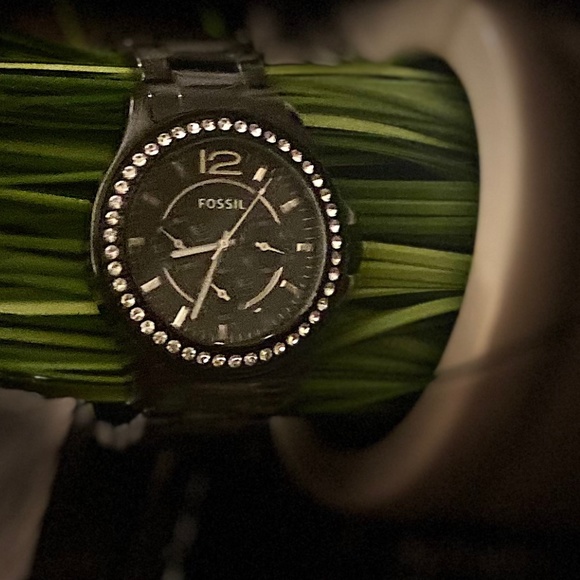 Fossil watch with bling - Picture 2 of 6